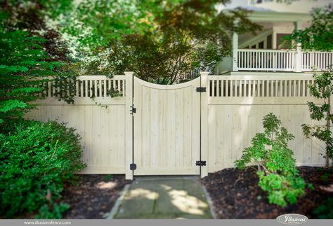 Garden Fence And Gate Ideas, Pretty Privacy Fence Ideas, Fence With Arbor And Gate, Pretty Fence Ideas, Pretty Privacy Fence, Privacy Fence Styles, Wood Fence With Gate, Backyard Gate Ideas, Pretty Fences