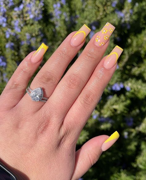 #springnailsinspo # springnails Spring Acrylic Nails Square Medium, Long Vacation Nails, Spring Time Nails Acrylic, Spring Nails Yellow, Nail Inspo Vacation, Spring Vacation Nails, Yellow Spring Nails, Spring Nail Sets, Easter Nails Design Spring