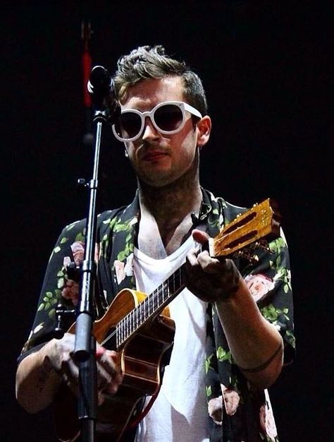 Ukulele Rap Boi<3 Tyler Joseph Ukulele, Tyler Joseph Kimono, Tyler Joseph Profile Picture, Tyler Twenty One Pilots, Tyler Joseph Trench Era, 21 Pilots, Tyler Joseph, Ukelele, Imagine Dragons