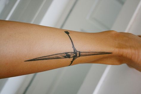 If only I skulled...this would be a bad A tat! Rowing Tattoo, Rowing Photography, Crew Rowing, Pine Tattoo, Rowing Machine Workout, Rowing Crew, Row Row Your Boat, Rowing, Compass Tattoo