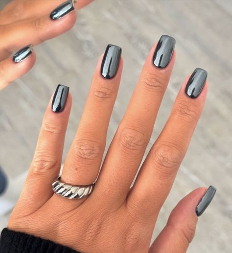 Nails Black Metallic, Gunmetal Grey Nails, Dark Gray Chrome Nails, Gunmetal Chrome Nails, Gray Gel Nails Ideas, Dark Grey Chrome Nails, Black Chrome Nails Almond, Charcoal Grey Nails, Gray Chrome Nails