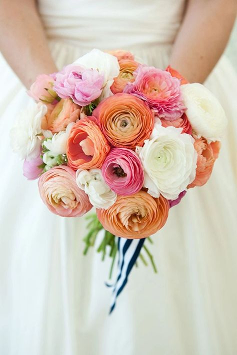 Ranunculus Wedding Bouquet, Ranunculus Wedding, Peach Ranunculus, Ranunculus Bouquet, White Ranunculus, Vintage Bouquet, Gladioli, A Bouquet Of Flowers, Flower Meanings