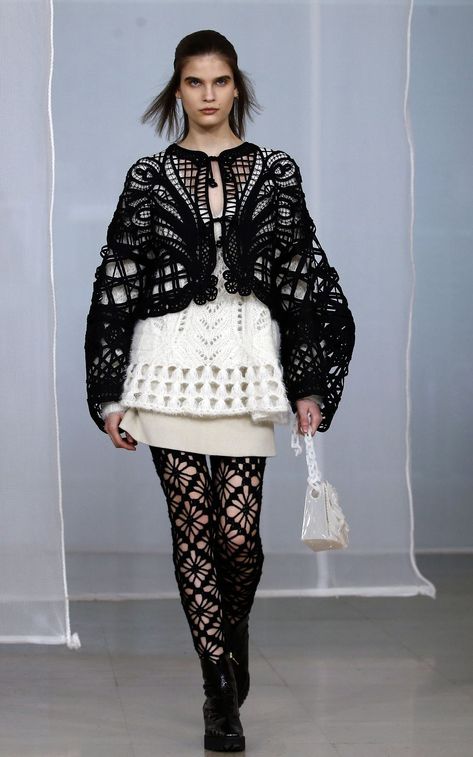 Plus Size Alternative Fashion, Crochet Runway, Ysl Outfit, Runway Crochet, Plus Size Alternative, 2024 Crochet, Mame Kurogouchi, Givenchy Dress, 2024 Runway