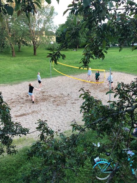 Volleyball Outside, Volleyball With Friends, Grass Volleyball, Outdoor Volleyball, Volleyball Beach, Pjo Dr, Rectangle Pool, Scandinavian Summer, Sweet 17