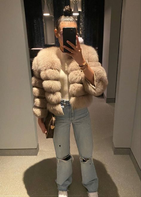 Fur Bubble Coat Outfit, Bobble Hat Outfit, Bubble Fur Coat, Outfits With Fluffy Jackets, Beige Faux Fur Coat Outfit, Beige Fur Jacket Outfit, Cream Fur Coat Outfit, Beige Fur Coat Outfit, Grey Fur Coat Outfit