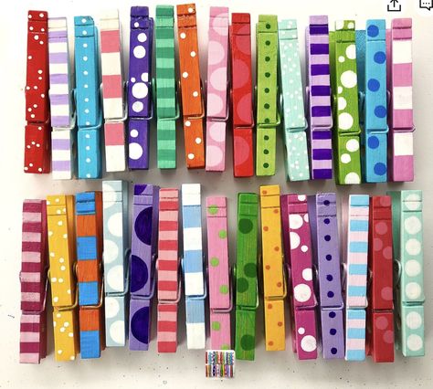 Art Display Classroom, Painted Clothes Pins, Kids Art Display, Dog Party Favors, Wooden Clothespin Crafts, Clothespin Magnets, Babysitting Activities, Dolly Pegs, Secret Sister Gifts