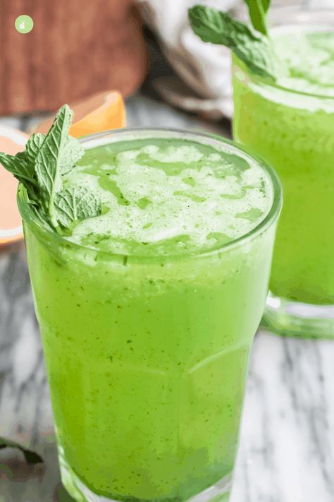 Mint Basil Lemonade, Middle Eastern Drinks, Limonana Mint, Arabic Drinks, Lime Mint Drink, Mediterranean Drinks, Mexican Lemonade, Lemon Mint Drink, Herbal Mocktails