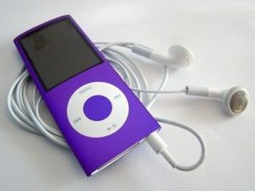 My iPod 2010s Nostalgia, Mobile Home Decorating, Nostalgia Core, Nostalgia Aesthetic, Frutiger Aero, Retro Gadgets, 2000s Aesthetic, Ipod Nano, What In My Bag