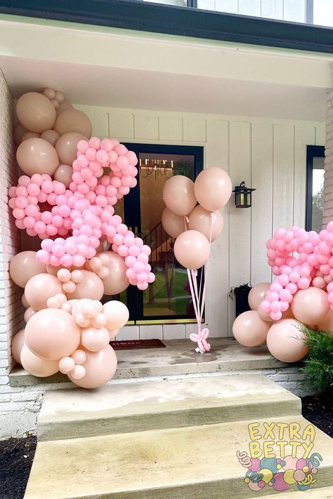 An all pink balloon garland on a modern white home with jumbo pink balloon bows and a pink helium balloon bouquet. Modern White Home, Arch Balloon Garland, Balloon Bow, Pink Balloon Garland, Girly Party Ideas, Arch Balloon, Bow Garland, Bow Baby Shower, Ballerina Birthday Parties