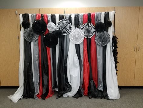 Cruella Birthday Party Ideas, Cruella Deville Party Decorations, Villain Party, Disney Villain Party, Villains Party, Harvest Fest, Graduation Backdrop, Dinner Club, Cruella Deville