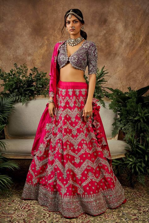 Scalloped Blouse, Jayanti Reddy, Pink Lehenga, Embroidered Lehenga, Hem Blouse, Contrast Blouse, Indian Fashion Designers, Deep Pink, Traditional Sarees