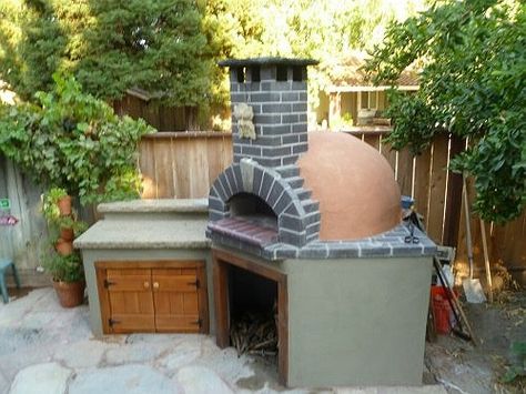 This would be so cool to have! Corner Pizza Oven, Pizza Area, Masonry Oven, Woodfire Oven, Woodfire Pizza, Room Staging, Home Pizza Oven, Brick Pizza Oven Outdoor, Pizza Oven Plans