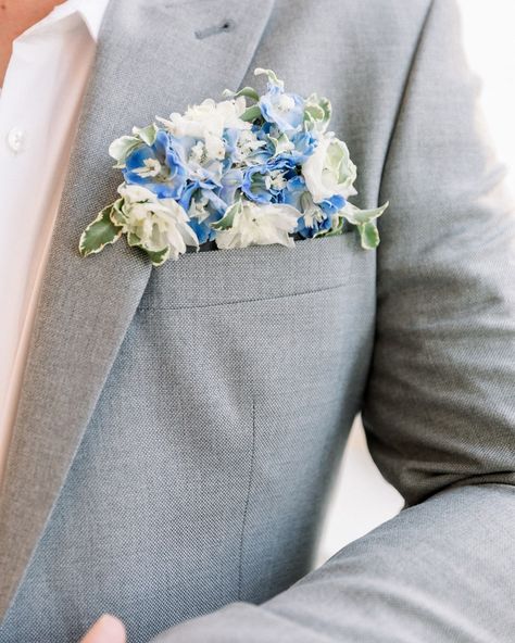 Fine Art Wedding Photographer (@kimhymesphotography) posted on Instagram: “Flowers in his pocket with a pocket boutonnière made by the talented @clementines_ga⠀⠀⠀⠀⠀⠀⠀⠀⠀ ⠀⠀⠀⠀⠀⠀⠀⠀⠀ Make sure grooms get some attention…” • Mar 18, 2021 at 12:53pm UTC Pocket Boutonniere Blue, Boutonniere Blue, Pocket Boutonniere, Blue Boutonniere, Atlanta Photography, Instagram Flowers, Celestial Wedding, Ceremony Arch, Wedding Vibes