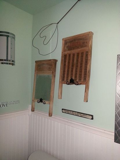 best way to hang antique washboards, home decor, repurposing upcycling Antique Washboard Decor Ideas, Washboard Decor, Glass Washboard, Inside Kitchen Cabinets, Old Washboards, Diy Canvas Frame, Laundry Room Redo, Cali House, Antique Kitchen Decor