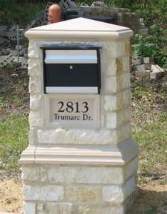 stone mailbox with plaque Mailbox Brick, Craftsman Mailbox, Brick Mailboxes, Southern Gardening, Mailbox Designs, Stone Mailbox, Brick Mailbox, Cool Mailboxes, Driveway Entrance Landscaping