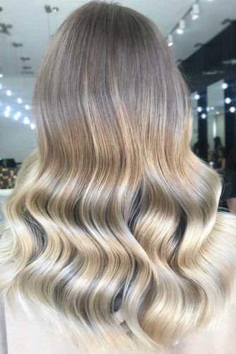 Balayage vs Ombre: Know the Difference ★ See more: http://lovehairstyles.com/balayage-vs-ombre/ Baylage Vs Ombre, Balayage Vs Ombre, Hair Color 2017, Schwarzkopf Hair Color, Sombre Hair, Caramel Hair, Long Red Hair, Hair Color Techniques, Light Hair Color