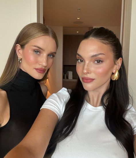 Kensington Tillo on Instagram: “get ready with me using a full face of @roseinc featuring the queen herself @rosiehw on my tiktok now 🤍” Rosie Hw, Neutral Makeup, Rosie Huntington, Makijaż Smokey Eye, Huntington Whiteley, Glowy Skin, Rosie Huntington Whiteley, Fall Makeup, Maquillaje Natural