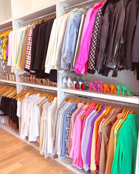 Matching hangers and color coded shoes!! #organization #color #shoes #clothes #dallashighlandpark #dallas #aesthetic #fashion #thesummeriturnedpretty Mirrors For Boutique, Color Organization Closet, Color Coded Closet, Matching Hangers, Dallas Aesthetic, Wardrobe Renovation, Color Coordinated Closet, Shoes Organization, Organized Bedroom