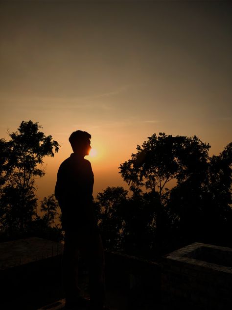 Asthetic Boys Pic No Face, Boys Shadow Pics, Man Silhouette Photography, Aesthetic Shadow Pictures, Photo Hilight Instagram, Sunset Boys Pics, Shadow Profile, Black Aesthetic Forest View Man, Asthetic Picture White And Black