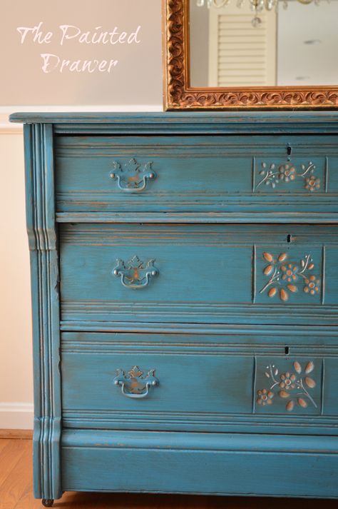 General Finishes Cornith Blue dresser www.thepainteddrawer.com Dining Room Furniture Makeover, Paint Dresser Diy, Diy Old Furniture Makeover, Eastlake Dresser, Eastlake Furniture, Milk Paint Furniture, Dresser Painted, General Finishes Milk Paint, Diy Dresser Makeover