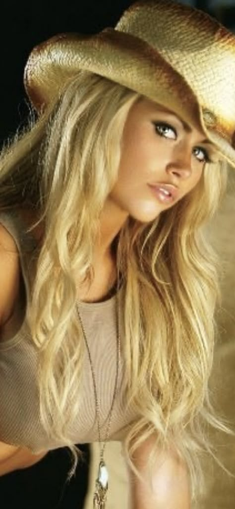 Cowgirl Blonde, Blonde Cowgirl Art, Pinterest Cowgirl, Cowgirls On Horses, Blonde Country Girl Aesthetic, Cowgirl Pictures, Western Girl, Country Western, Blonde Beauty