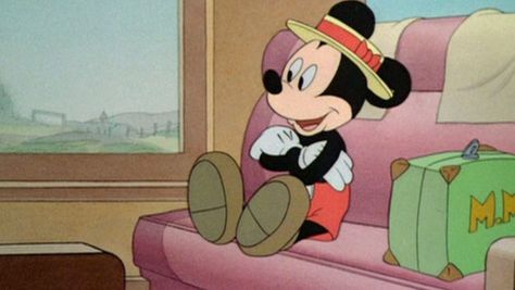 "Mickey Mouse on a train" This scene from the 1940 short: "Mr. Mouse Takes a Trip" Mickey Mouse Train, Disney Box, Classic Disney Movies, Mickey Mouse Pictures, Disney Princesses And Princes, Mickey Mouse Wallpaper, Princess Drawings, Walt Disney Animation Studios, Old Disney