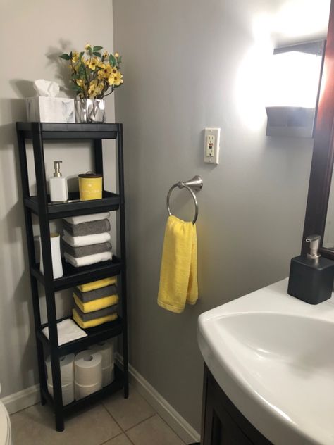 Black And Yellow Bathroom Ideas, Yellow And Black Bathroom, Yellow And Grey Bathroom, Half Bathroom Decor Ideas, Yellow Grey Bathroom, Black Powder Room, Yellow Bathroom Decor, Half Bathroom Decor, Black Bathroom Decor