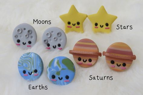 Kawaii Space, Moon Earth, Diy Step By Step, Resin Jewelry Making, Stars Moon, Polymer Clay Jewelry Diy, Clay Jewelry Diy, Cute Stars, Space Theme