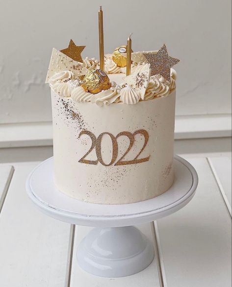 New Year Cake Designs, Cakes 2023, New Year Cake Decoration, New Year's Desserts, Christmas Pastries, Soft Cake, New Years Cookies, S Cake, Christmas Cake Designs