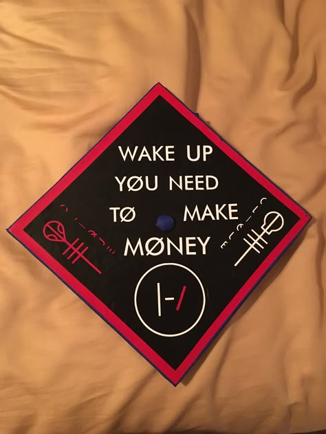 Mcr Grad Cap, Fall Out Boy Graduation Cap, Graduation Cap Designs Emo, Punk Graduation Cap, Emo Grad Cap, Twenty One Pilots Graduation Cap, Mcr Graduation Cap, Emo Graduation Cap, Twenty One Pilots Tattoo