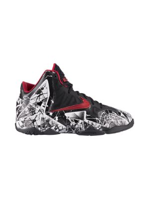 The LeBron 11 (3.5y-7y) Kids' Basketball Shoe. Lebron 11, Lebron James Shoes, Lebron Shoes, Best Basketball Shoes, Nike Boots, Baskets Nike, Sneaker Stores, Streetwear Sneakers, Nike Shoes Outlet