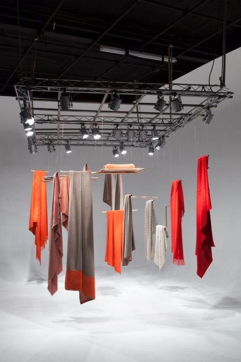 How to display scarves: merchandising tips | Italian E-Learning Fashion School Display Scarves, Sas Entree, Scarves Store, Scarf Display, Stand Feria, Bg Design, How To Make Skirt, Fabric Display, Cashmere Throw