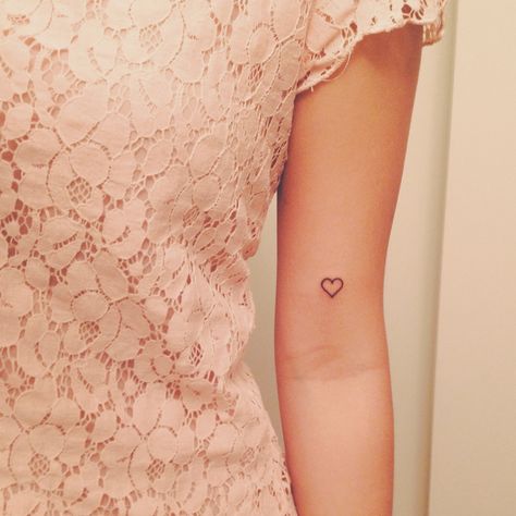 Tiny heart tattoo Inner Elbow Tattoos, Tiny Heart Tattoos, Tattoo Diy, Small Heart Tattoos, Tattoo Heart, Elbow Tattoos, Tattoo Templates, Tasteful Tattoos, Inspiration Tattoos