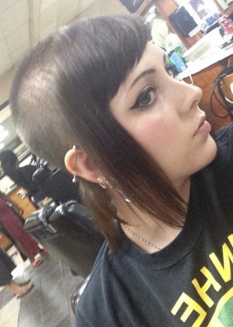 Chelsea Haircut, Extreme Haircut, Cherrie Currie, Chelsea Cut, Shaved Hair Women, Skinhead Girl, Haircut Inspo, Chelsea Girls, Extreme Hair