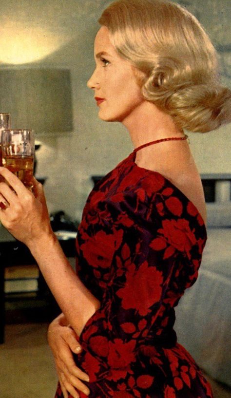 Eva Marie Saint in North By Northwest (1959) Harry Kress, costume designer. Smart Casual White, Eva Marie Saint, Mystery Woman, Betty Draper, North By Northwest, Bright Red Hair, Eva Marie, Gentlemen Prefer Blondes, Costume Designer