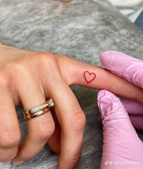 Arrow Tattoos For Women, Tiny Finger Tattoos, Red Heart Tattoos, Cute Finger Tattoos, Small Finger Tattoos, Finger Tattoo For Women, Hand Tattoos For Girls, Cute Hand Tattoos, Sharpie Tattoos