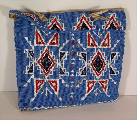 Sioux Designs Beadwork, Lakota Sioux Beadwork, Beaded Purse Native American, Native Medicine Bags, Apache Indian, Sioux Indian, Lakota Sioux, Plains Cree Beadwork, Plains Indians