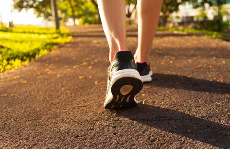 How Many Steps Should You Get in a Day? Health Benefits Of Walking, Penyakit Jantung, Benefits Of Walking, Walking Exercise, Fitness Experts, Fat Fast, Live Long, Insomnia, Easy Workouts