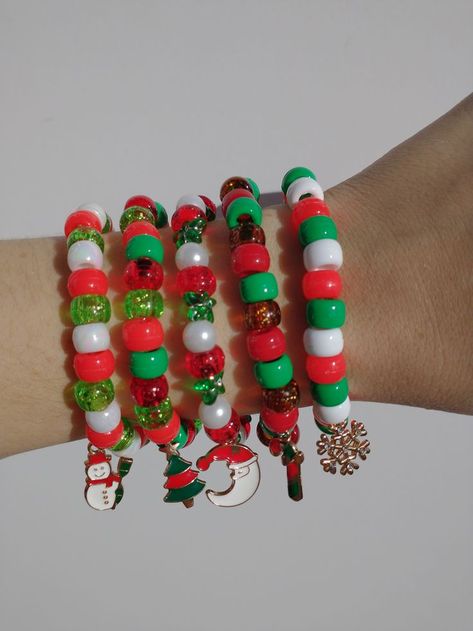 Preppy Christmas Bracelet Ideas, Christmas Kandi Bracelets, Christmas Kandi, Kandi Core, Kandi Jewelry, Kandi Beads, Pony Bead Bracelets, Preppy Christmas, Beaded Jewelry Necklaces