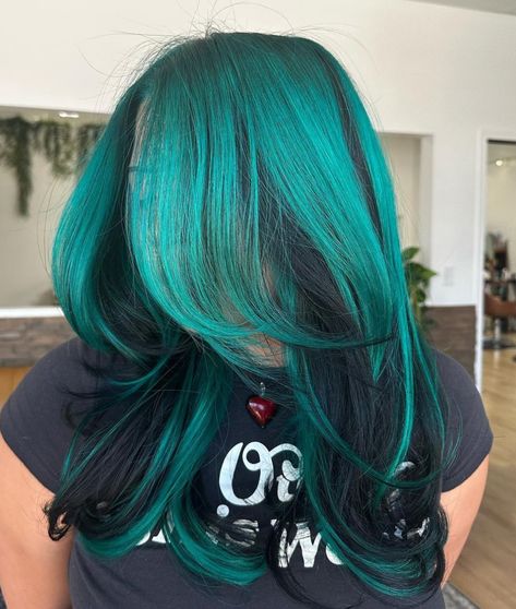 Green Hair Color Ideas, Teal Hair Dye, Dark Teal Hair, Teal Hair Color, Green Hair Color, Short Hair Tomboy, Vivid Hair Color, Peekaboo Hair, Rainbow Hair Color