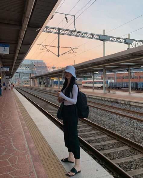 Train Station Aesthetic, Station Aesthetic, Aesthetic Pose, Pose Ideas, City Aesthetic, Fashion Outfit, Train Station, Ulzzang Girl, Instagram Pictures