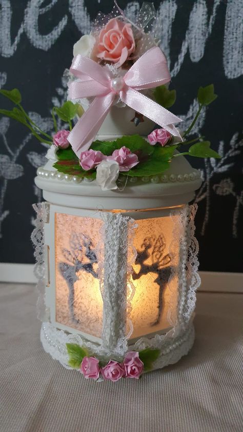 Christmas Latern Ideas Diy, Christmas Latern Ideas, Decorated Lanterns, Shabby Chic Lanterns, Fairycore Wedding, Ikea Lanterns, Diy Painted Vases, Fairy Lantern, Shabby Sheek