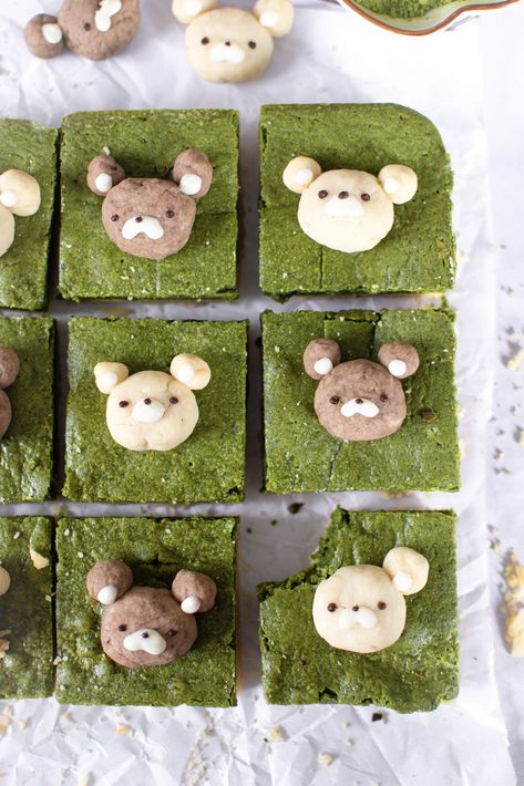 These brownies are soft, a bit fudgy, not too sweet, buttery, and fullllll of matcha flavor. Ater baking, they're topped with some of my shortbread bear cookies, using melted chocolate as glue. The brownies are a great centerpiece for parties and make great gifts for friends + family! Matcha Sugar Cookies, Strawberry Cold Foam, Matcha Shortbread, Matcha Macarons, Matcha Brownies, Frog Cookies, Snickerdoodle Bars, White Brownies, Kawaii Cookies