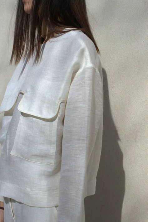 Clothing Details, Mode Inspo, White Shirts, Linen Top, Mode Inspiration, Style Outfits, White Fashion, Contemporary Fashion, Pocket Detail