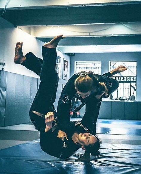 Brazilian Jiu Jitsu Women, Bjj Girl, Jiu Jitsu Women, Drawing Resources, Jiu Jitsu Girls, Bjj Jiu Jitsu, Bjj Women, Martial Arts Girl, Combat Training