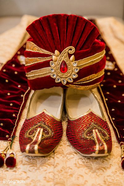 Indian groom sherwani, turban and shoes http://www.maharaniweddings.com/gallery/photo/89750 @alpathakkar नवरदेव फोटो, Groom Shoes Wedding, Indian Bride Poses, Groom Sherwani, Indian Bride Photography Poses, Groom Dress Men, Indian Wedding Poses, Indian Groom Wear, Groom Photoshoot