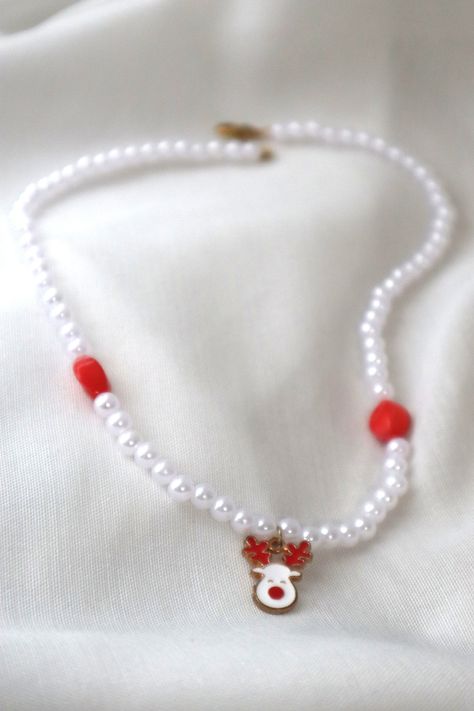 Simplistic Jewelry, Christmas Jewelry Gift, White Beaded Necklace, White Reindeer, Xmas 2024, Claw Necklace, Friendship Necklace, Red Details, Christmas Necklace