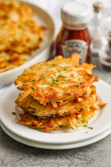 This homemade hashbrowns recipe is made with 4 ingredients including shredded potatoes. Pressed and pan-fried (then baked), they are the perfect portable snack or breakfast side dish. Make a big batch and freeze the leftovers to grab on busy mornings. #spendwithpennies #homemadehashbrowns #homemadeshreddedhashbrowns #shreddedhashbrowns Homemade Hashbrown Recipes, Crispy Bacon In Oven, Shredded Hashbrown Recipes, Shredded Hashbrowns, Hashbrown Casserole Easy, Homemade Hashbrowns, Breakfast Sides Dishes, Frozen Hashbrowns, Shredded Hash Browns