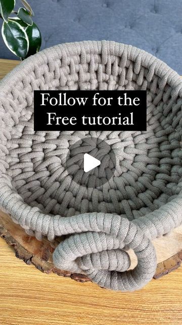 Macrame Basket Pattern Free, Diy Macrame Basket Tutorial, Macrame Basket Tutorial, Diy Crochet Rope Basket, Coiled Rope Basket Diy, Basket Coiling, Macrame Flat Basket, Macrame Baskets, Textile Coiled Basket Diy