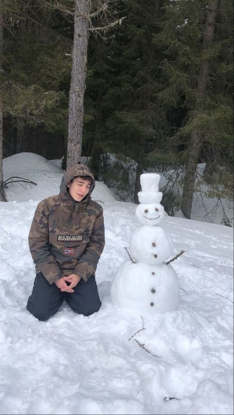 Snow Man Pictures, Snow Pictures Instagram Men, Winter Boy Aesthetic, Kashmir Pics, Snow Outfit Men, Men Christmas Outfit, Snowboarding Pics, Winter Goals, Manali Trip